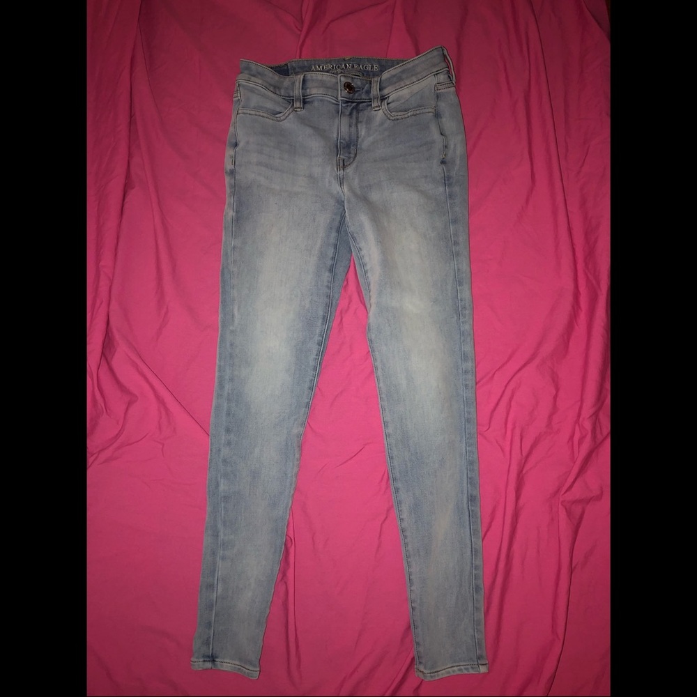 Light Wash American Eagle Jeans